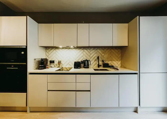 Clifton 32 - Garden Flat With Hot Tub - Hopewell *